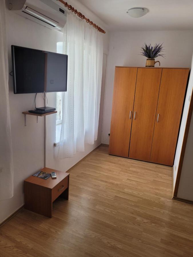 Malin Guesthouse Skradin Esterno foto