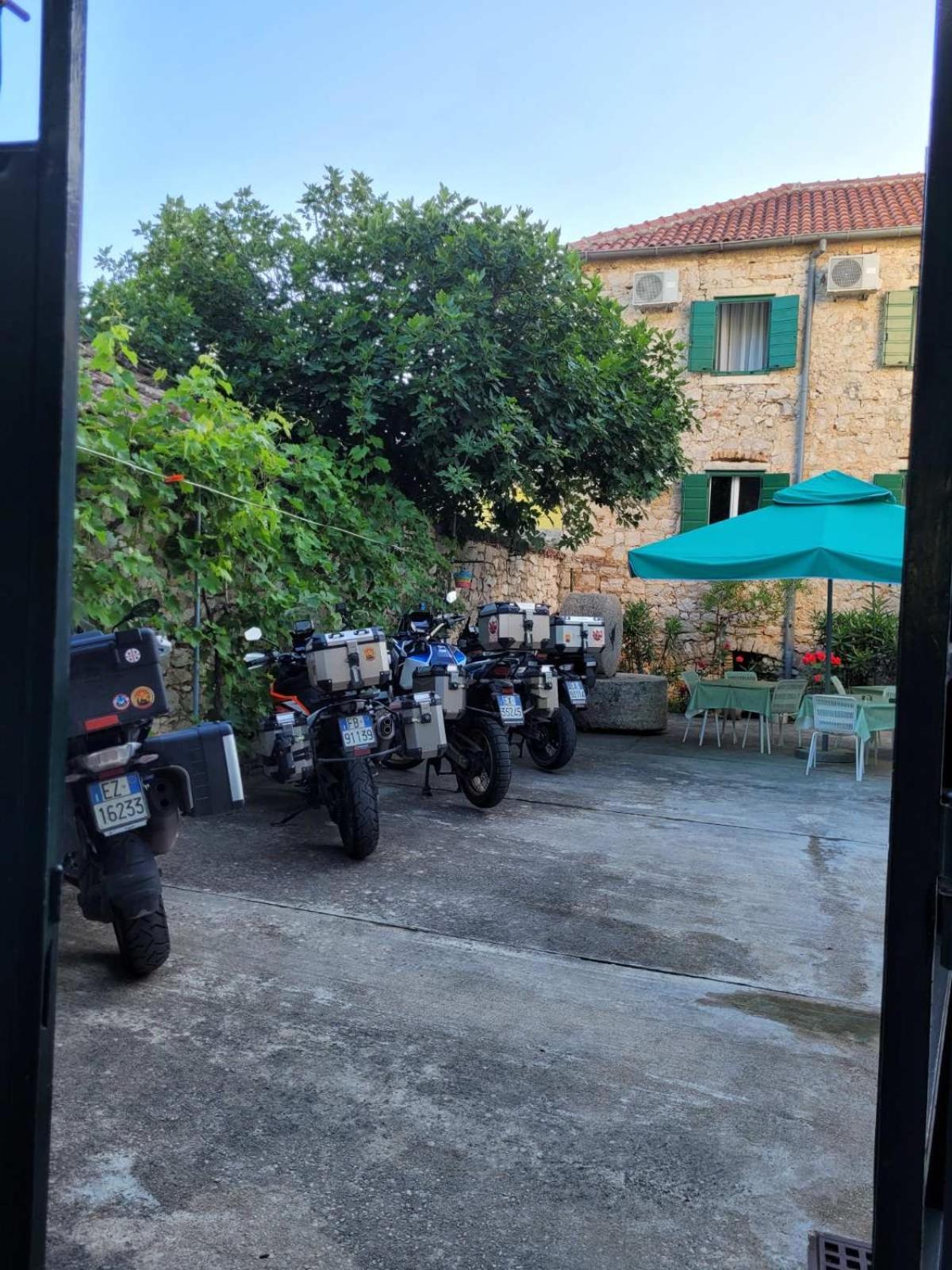 Malin Guesthouse Skradin Esterno foto